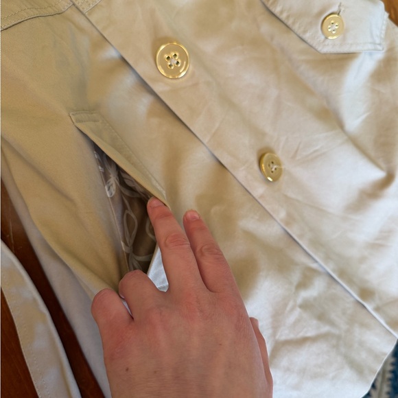 Banana Republic Beige Women's Trench Coat - Classic Single-Breasted Jacket - Picture 13 of 15